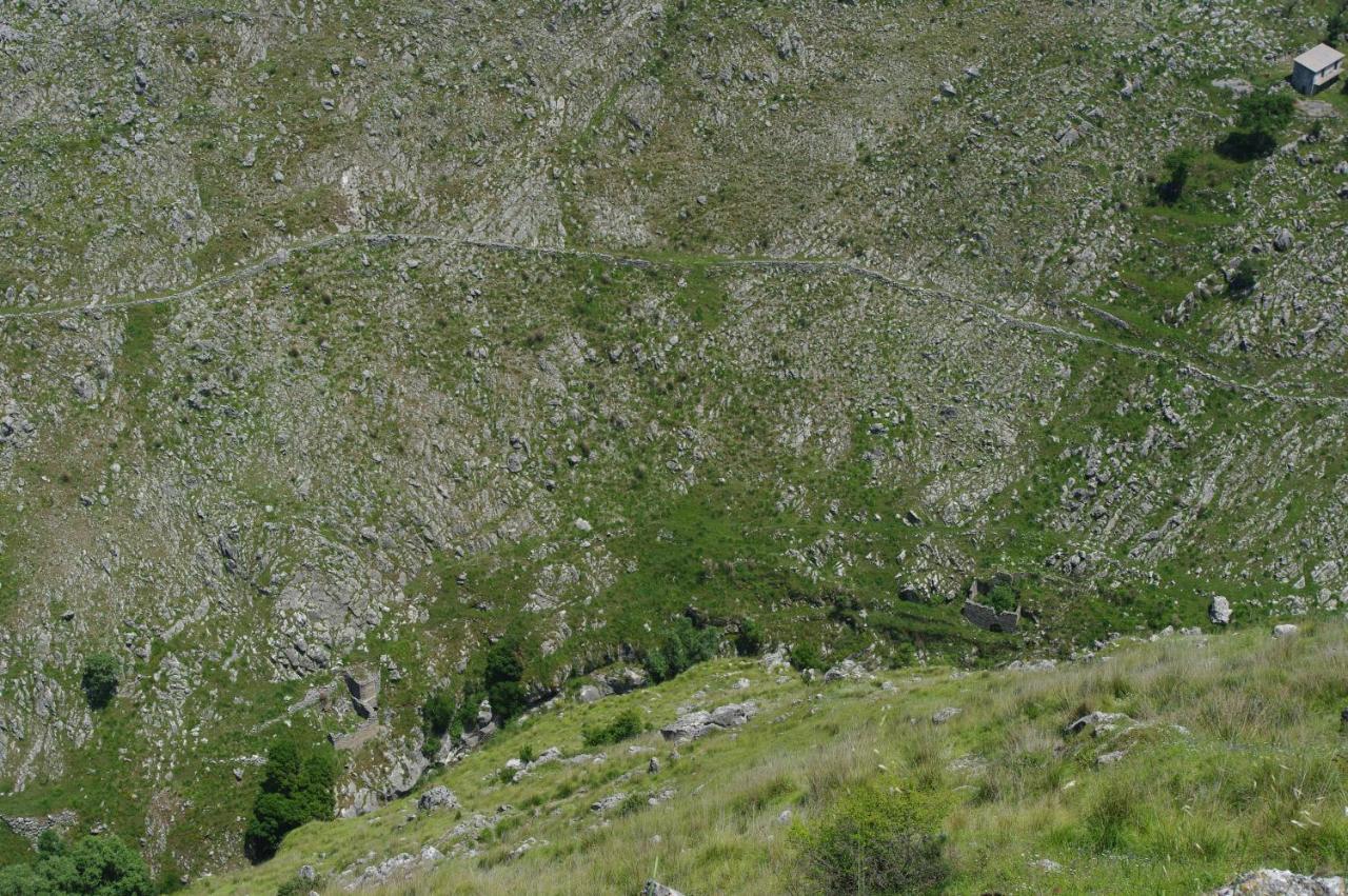 Отель Le Due Lanterne Aieta Экстерьер фото